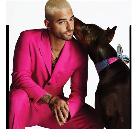 Maluma: Debuta como modelo de Versace junto a su perro Buda